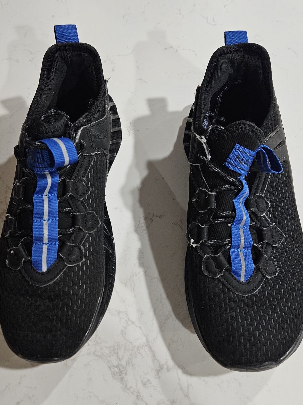 Boys Black Athletic Slip-On Sneakers with Blue Accent Size 5